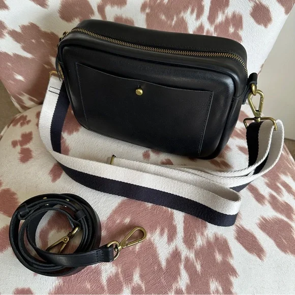 Madewell — The Large Transport Camera Bag in true black - Picture 2 of 15